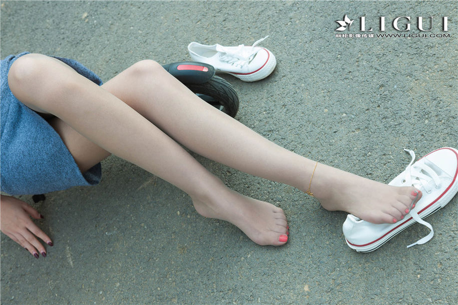 极品美女雪糕性感美足街拍写真图片(第21页)