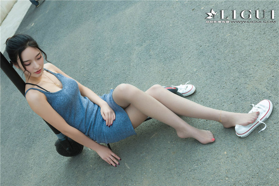 极品美女雪糕性感美足街拍写真图片(第28页)