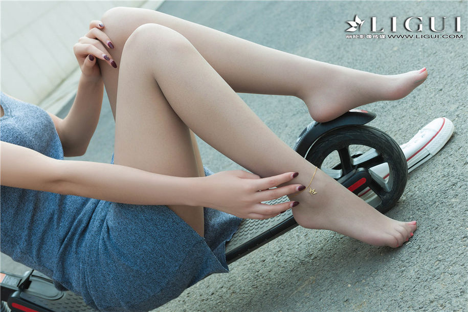 极品美女雪糕性感美足街拍写真图片(第39页)