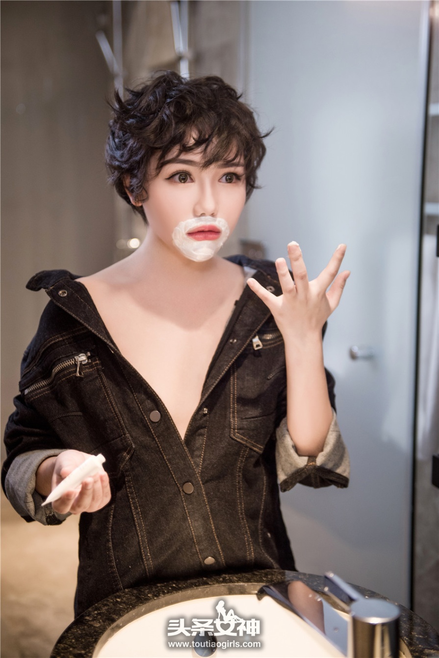 短发美女大悦悦蓝色丝袜美腿写真图片(第8页)