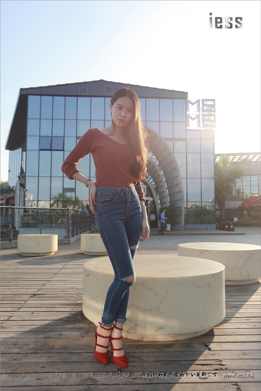 长发美女佳爷红色高跟鞋玉足写真图片(第12页)