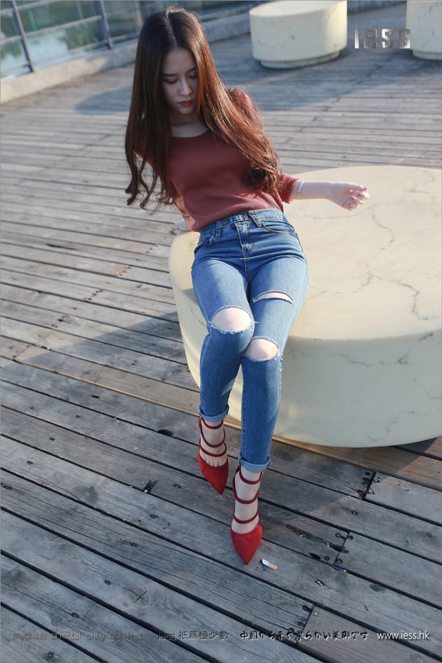 长发美女佳爷红色高跟鞋玉足写真图片(第17页)