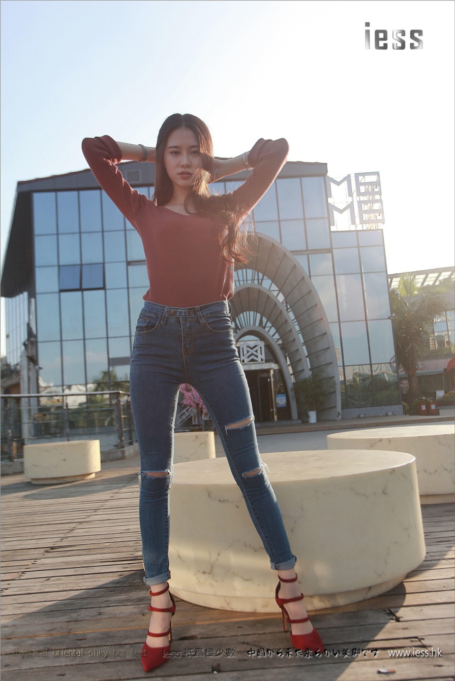 长发美女佳爷红色高跟鞋玉足写真图片(第20页)