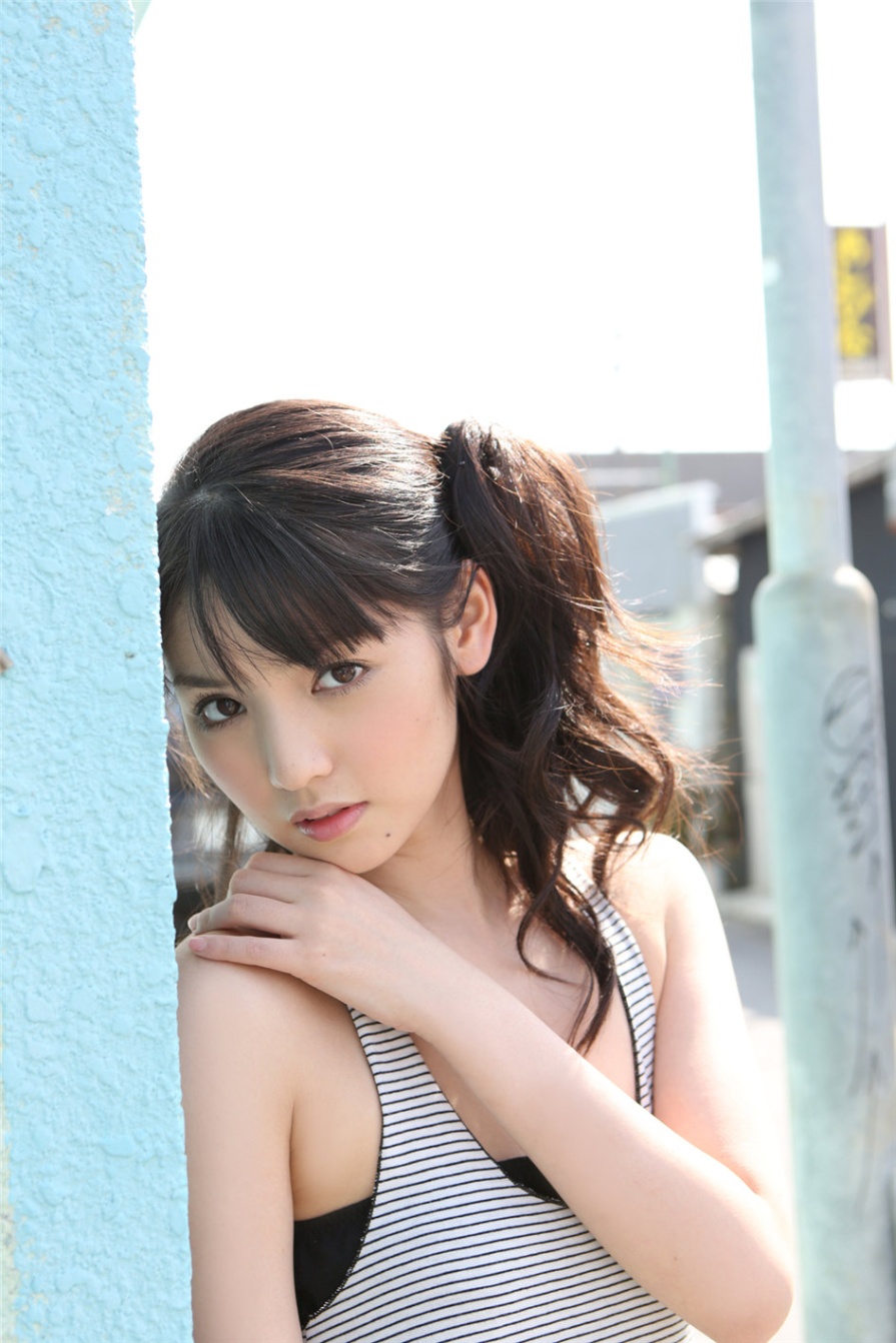 日本甜美少女道重さゆみ户外比基尼写真图片(第14页)