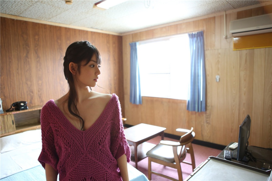 日本甜美少女道重さゆみ户外比基尼写真图片(第23页)