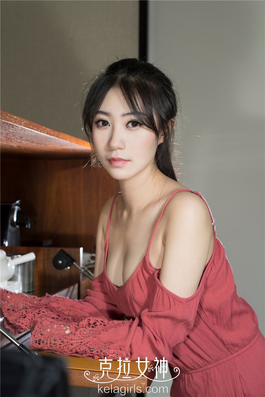 笑容甜美的美少女小鹿性感美乳私房写真图片(第18页)