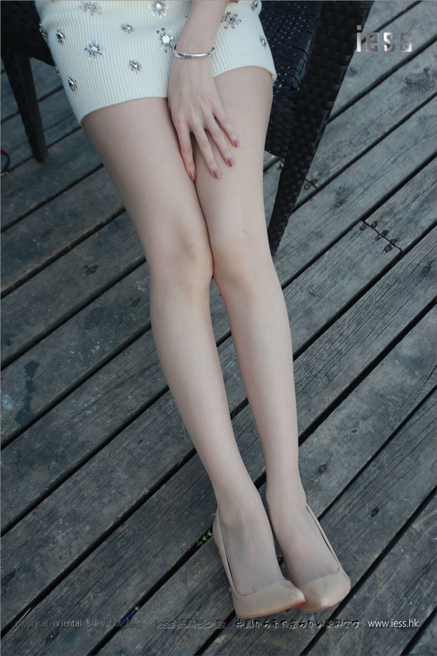 超短裙美女佳佳雪白美腿街拍照片(第91页)