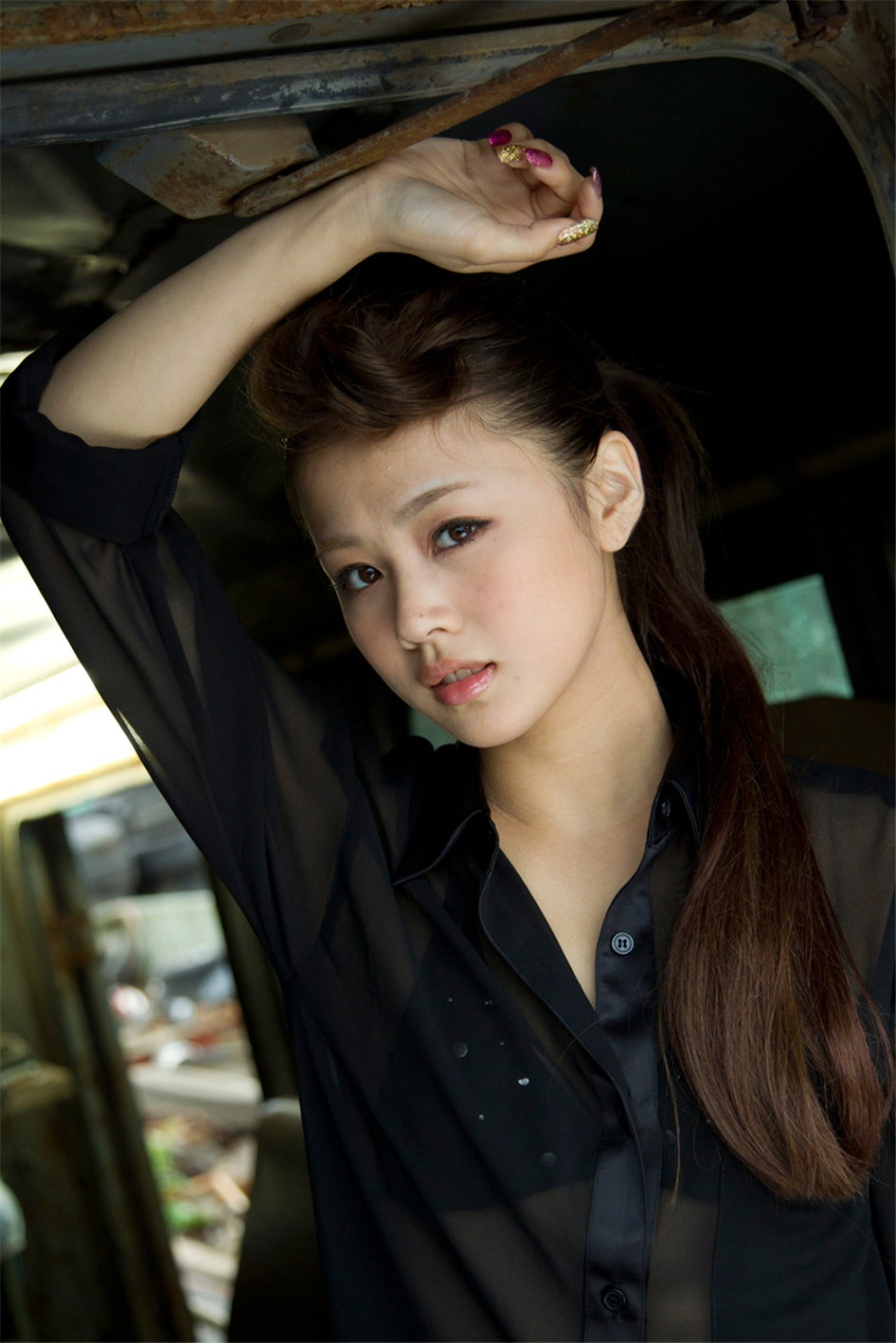 日本美女新垣里沙户外比基尼写真图片(第14页)
