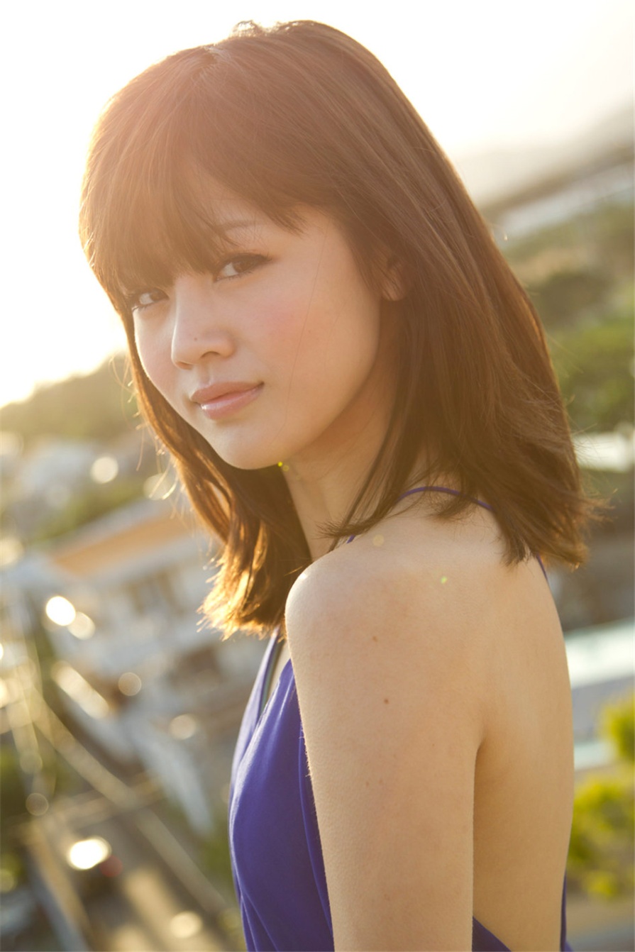 日本美女新垣里沙户外比基尼写真图片(第20页)