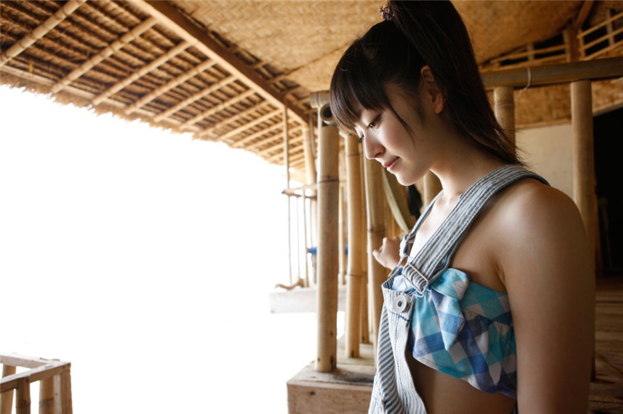 日本清纯美女鈴木愛理性感比基尼户外写真照片(第23页)
