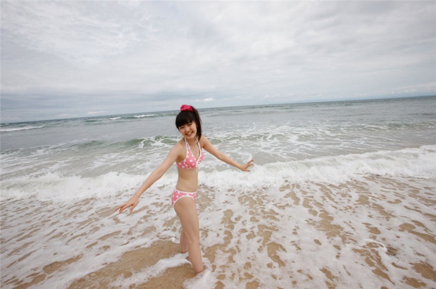 日本清纯美女鈴木愛理性感比基尼户外写真照片(第25页)