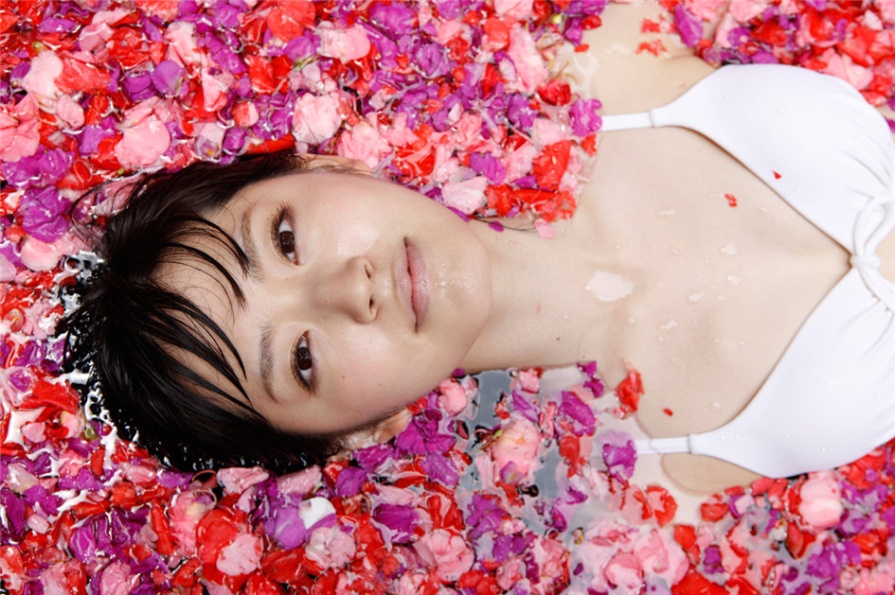 日本清纯美女鈴木愛理性感比基尼户外写真照片(第30页)