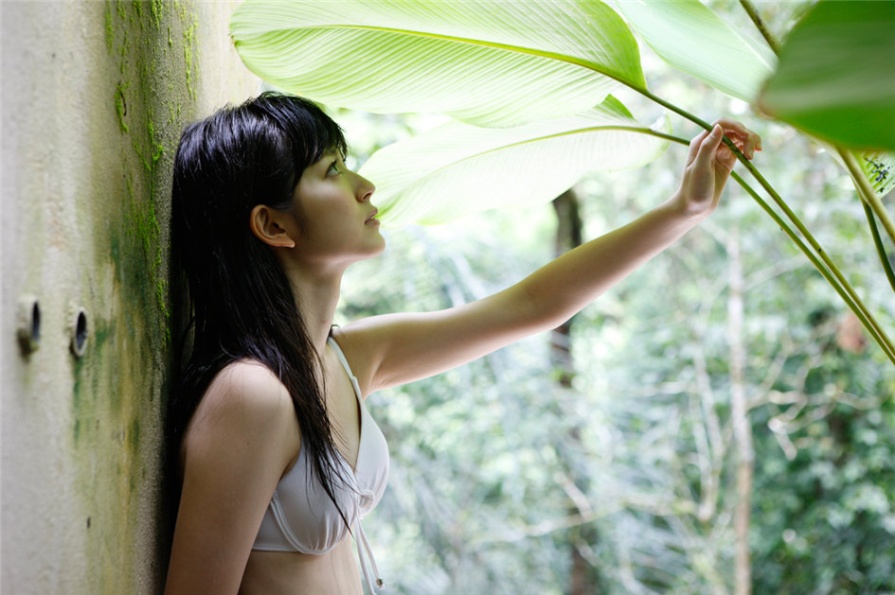 日本清纯美女鈴木愛理性感比基尼户外写真照片(第37页)