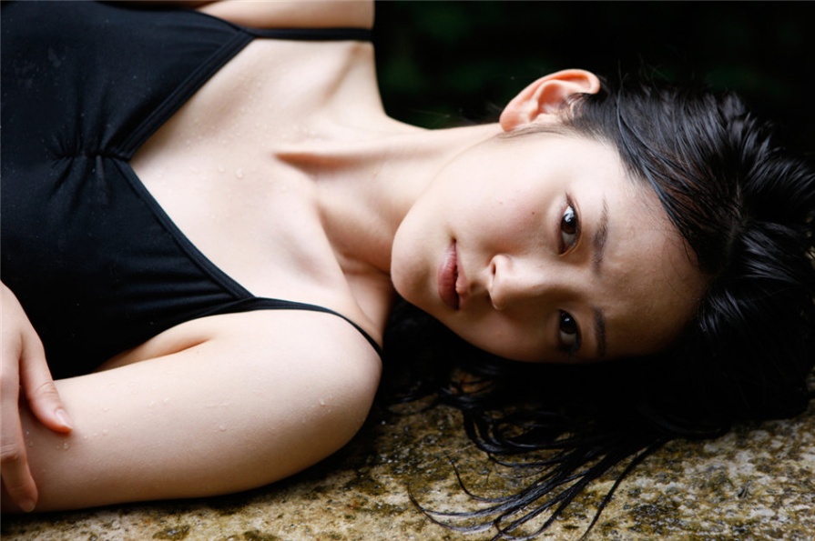 日本清纯美女鈴木愛理性感比基尼户外写真照片(第79页)