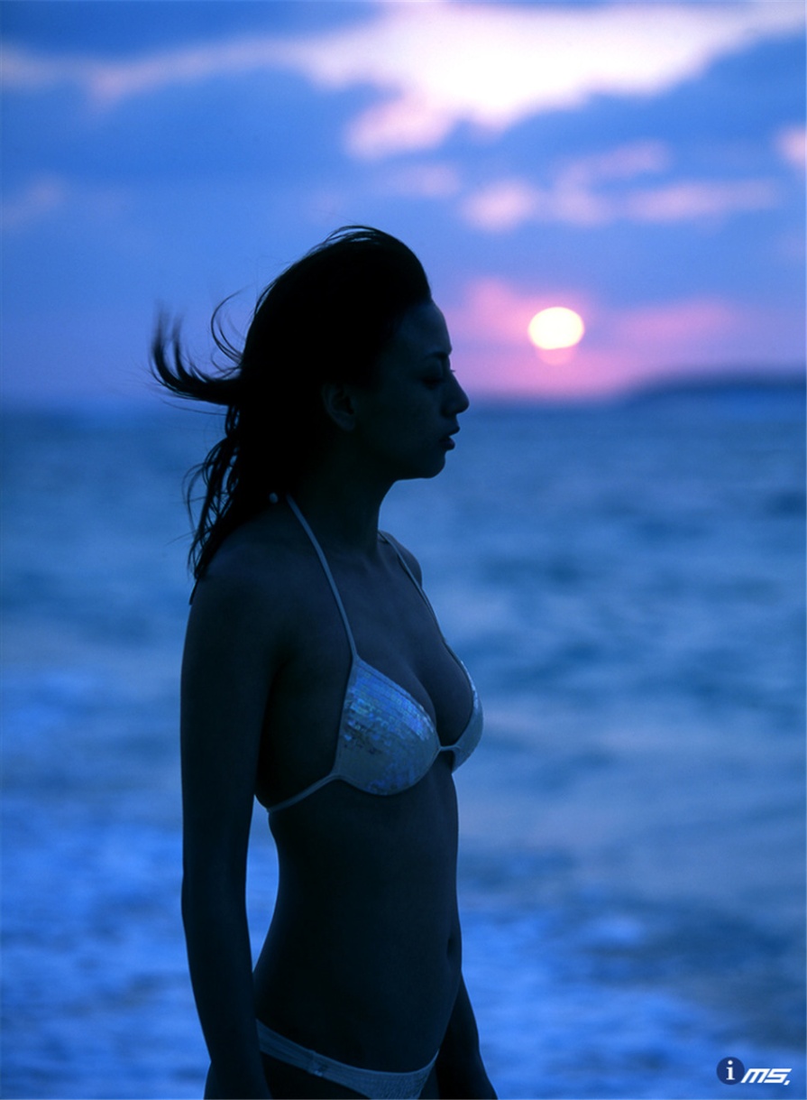 日本人体艺术风骚少妇沙滩比基尼美乳诱惑写真(第9页)