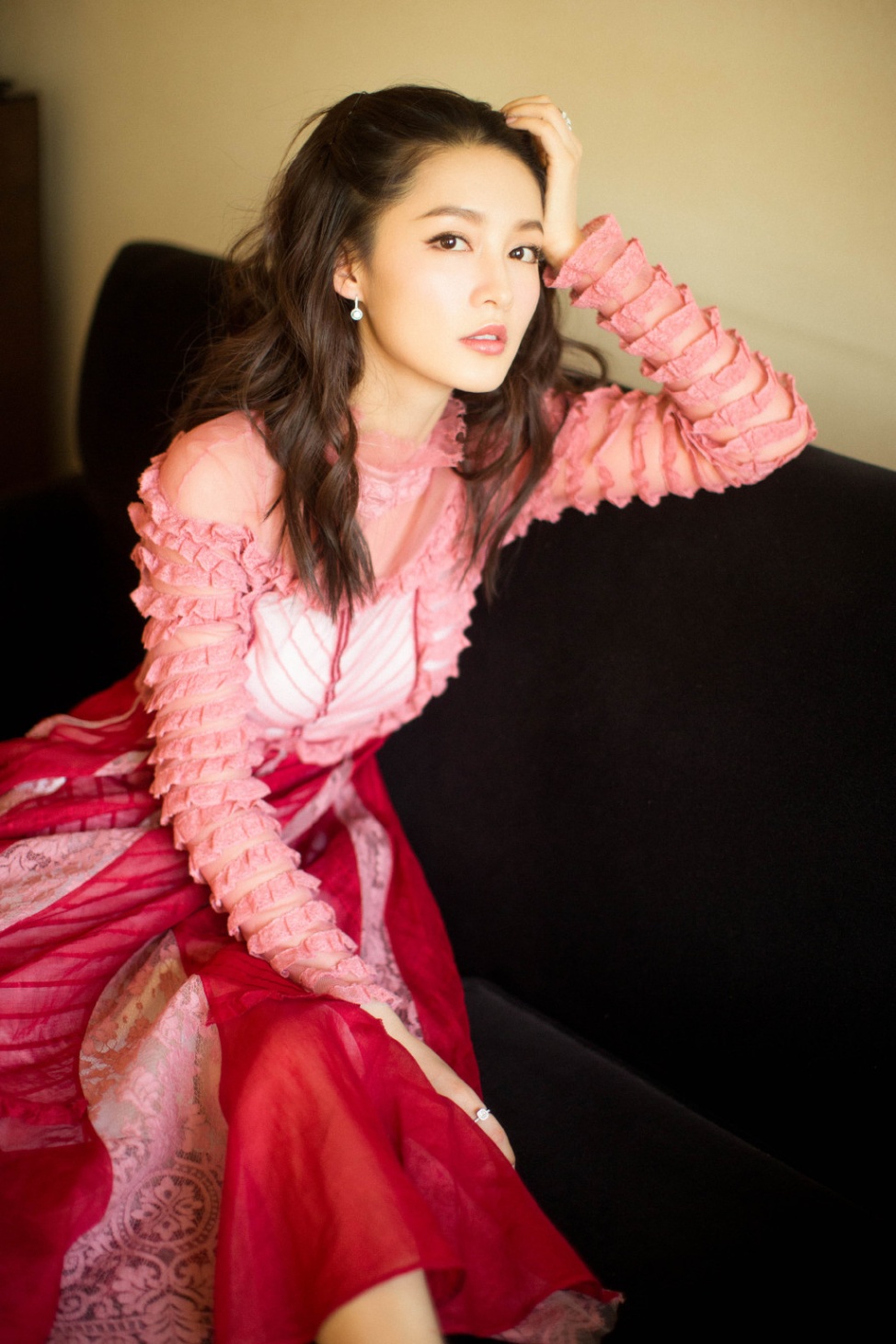 气质美女明星李沁穿粉色连衣裙写真图片(第5页)