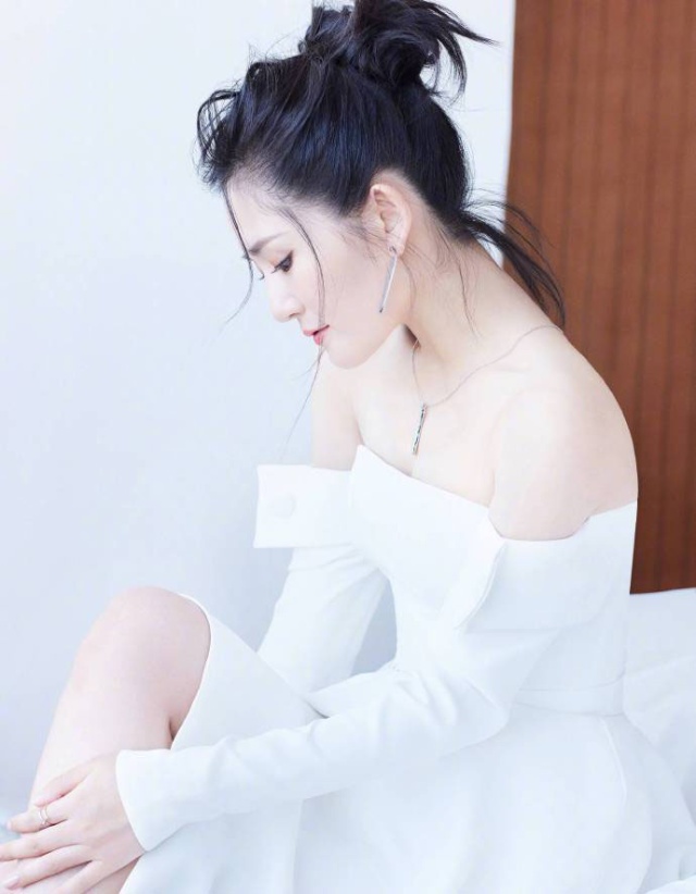 气质美女明星谢娜时尚杂志封面写真图片(第2页)