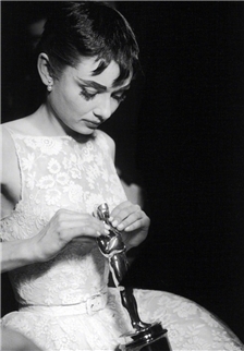 奥黛丽·赫本1954年奥斯卡获奖图片