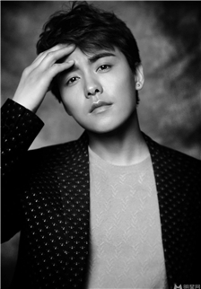 帅哥明星马天宇黑白伤感图片大全