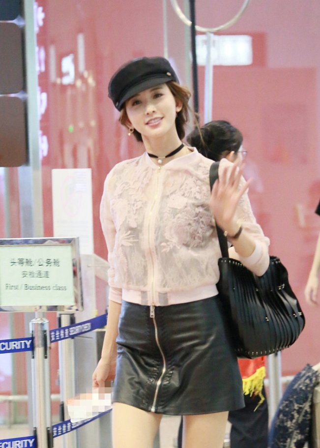 美女明星林志玲机场皮短裙图片(第4页)