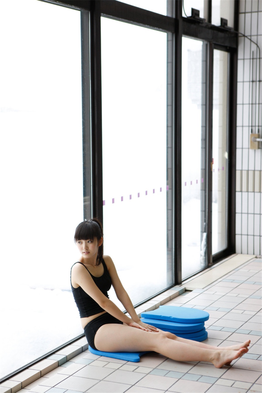 白皙肌肤日本女孩鈴木愛理泳装写真照片(第2页)