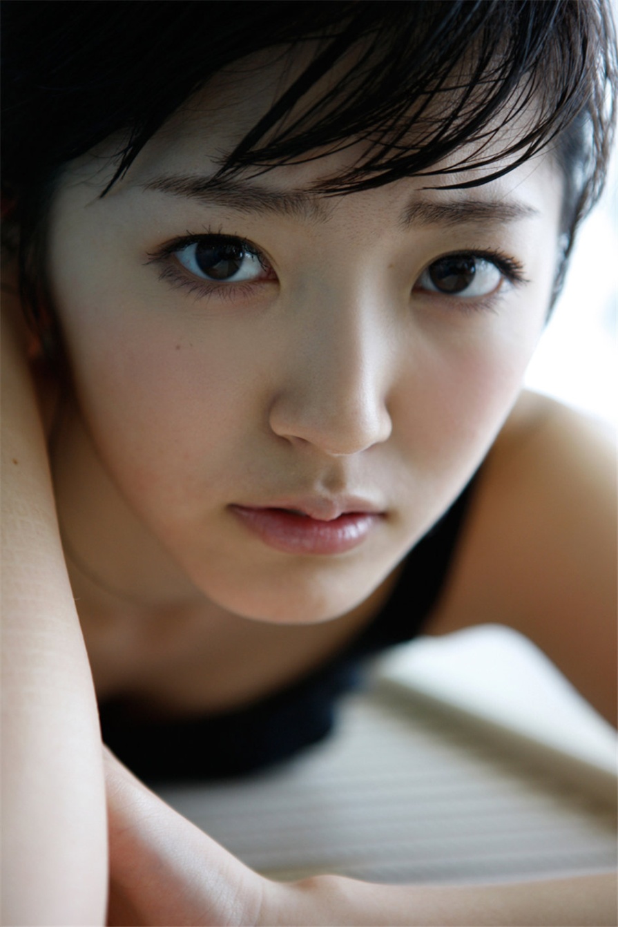 白皙肌肤日本女孩鈴木愛理泳装写真照片(第3页)