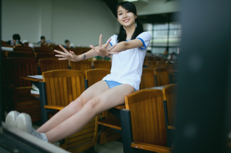 日本学生妹校园粉嫩美腿写真照片(第2页)