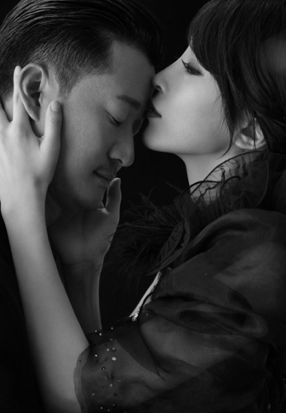 吴京与谢楠甜蜜亲吻的黑白图片(第6页)