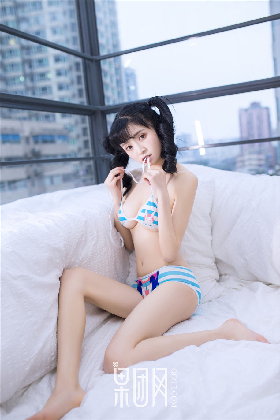 Girlt果团人像摄影写真 白皙美乳美女甜心蘑菇DVA清凉比基尼诱惑床照写真图片(第36页)