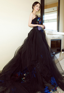 时尚辣妈杨幂最美的黑色婚纱图片