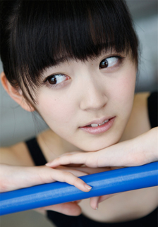 白皙肌肤日本女孩鈴木愛理泳装写真照片