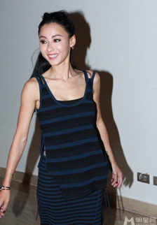 香港美女明星张柏芝穿吊带装低胸图片