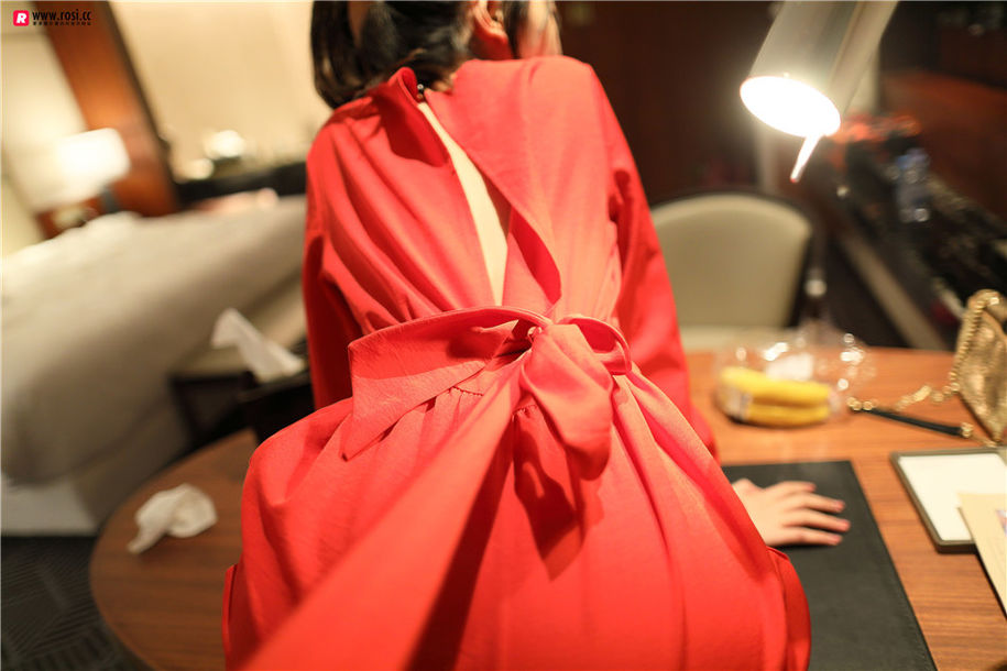 ROSI写真 长发美女酒店性感翘臀撩人私拍魅惑写真图片(第26页)