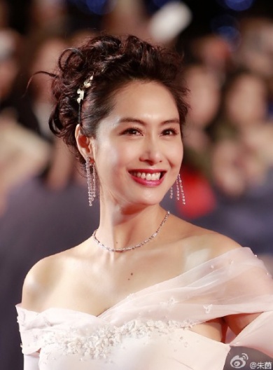 朱茵45岁参加北京电影节红毯现场图片(第2页)