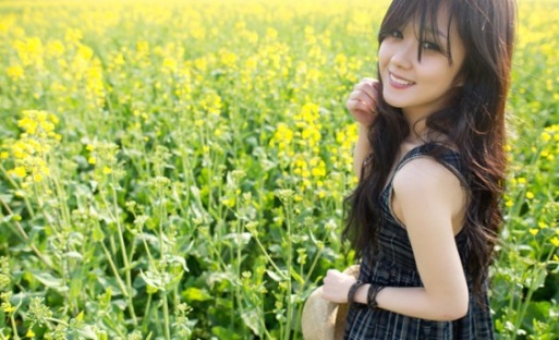 韩国美女明星张娜拉花海写真高清图片(第3页)