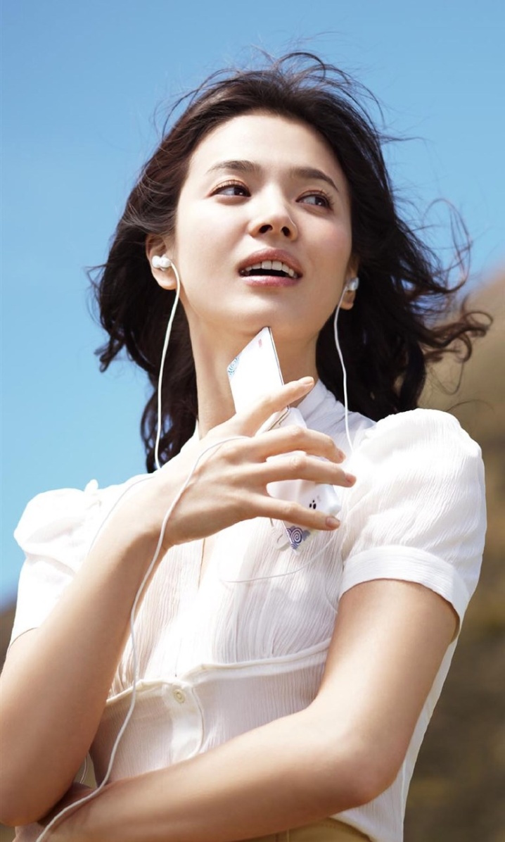 韩国美女明星宋慧乔户外戴耳机写真图片(第8页)