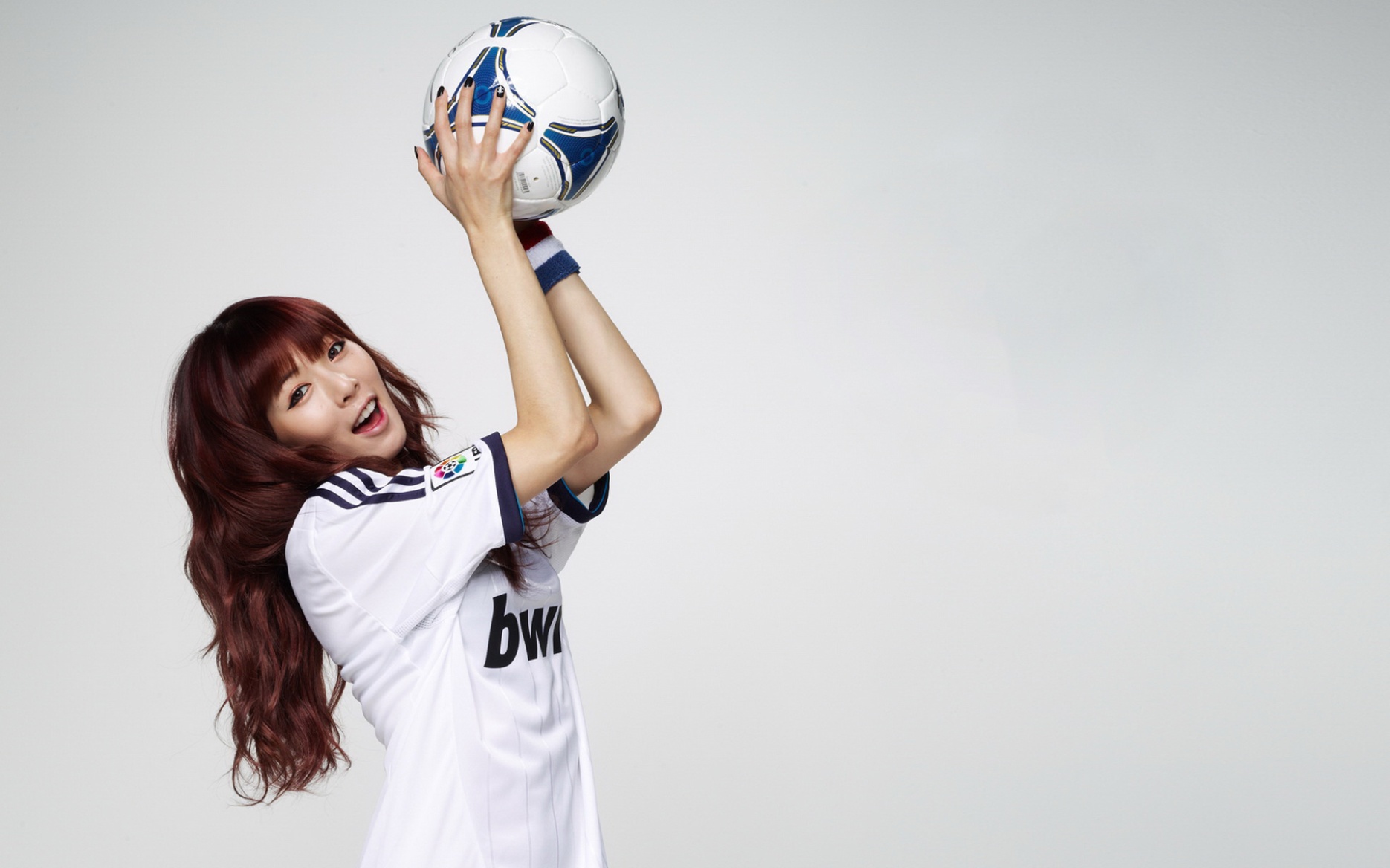 韩国美女明星金泫雅足球宝贝写真照(第2页)