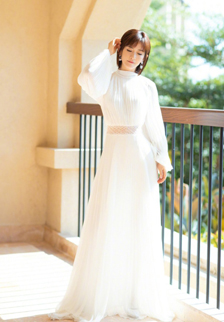 气质美女明星谢娜纯白长裙礼服写真图片