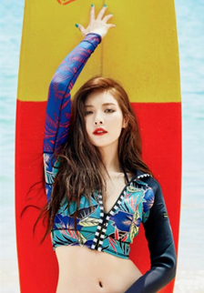 金泫雅海边性感泳装写真图片