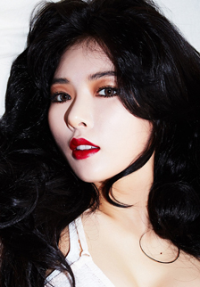 金泫雅烈焰红唇床照图片
