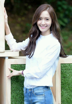 林允儿气质黄发图片