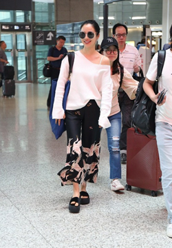 美女明星江一燕机场街拍图片