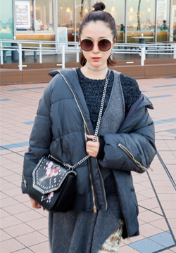 江一燕丸子头街拍图片