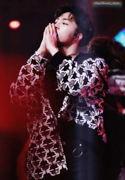 帅哥明星陈立农霸气图片大全