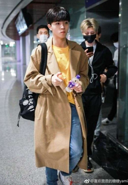 帅气明星陈立农街拍图片大全