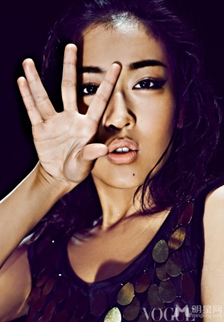 美女明星吉克隽逸大晒健身自拍照