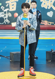 帅哥明星王源综艺节目图片