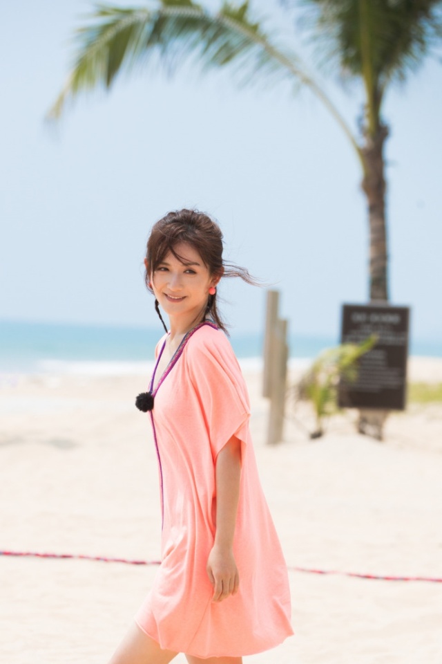 清纯美女明星谢娜在海边的图片(第4页)