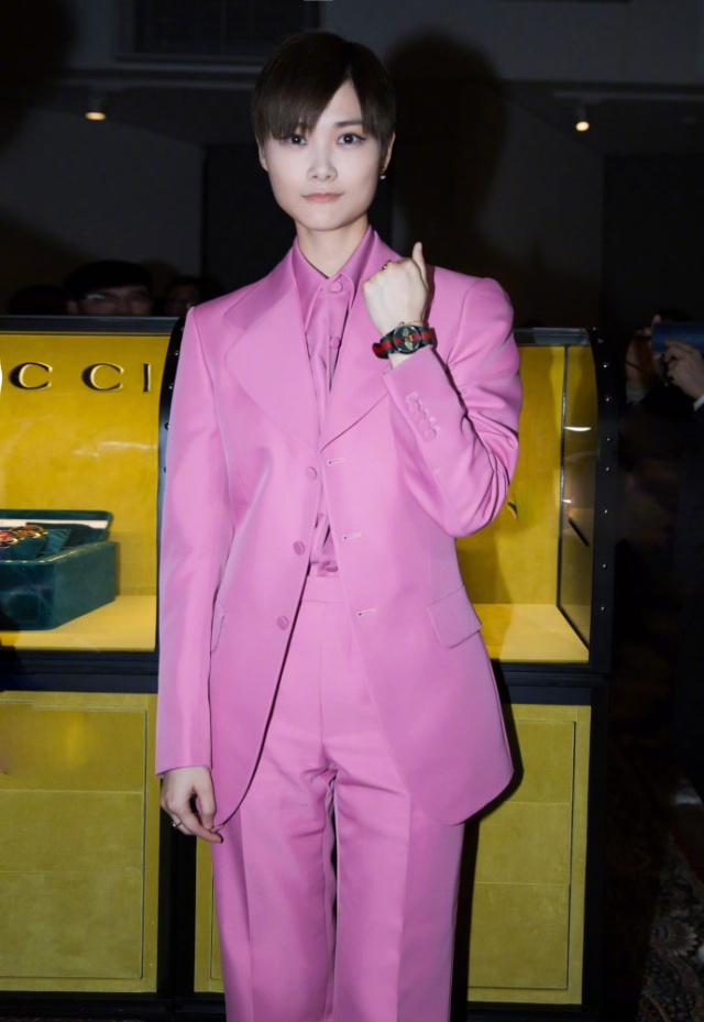 李宇春穿粉色西装出席活动的图片(第2页)