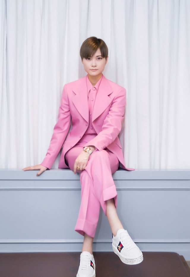 李宇春穿粉色西装出席活动的图片(第5页)
